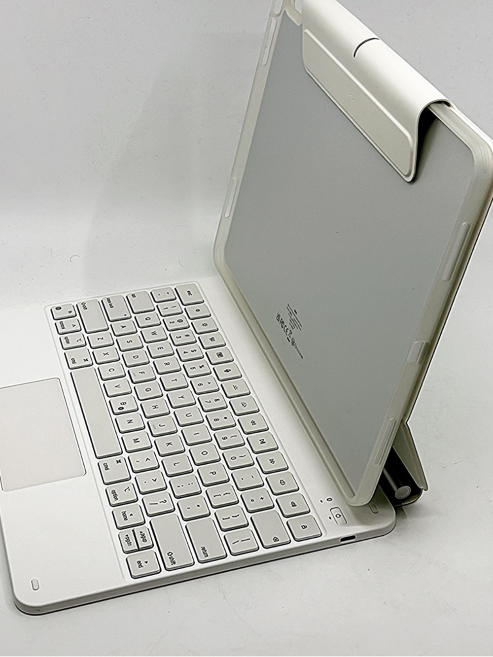 ESR iPad Air 13” Keyboard Case Trackpad Rebound 360 White M3 M2 - Picture 9 of 10